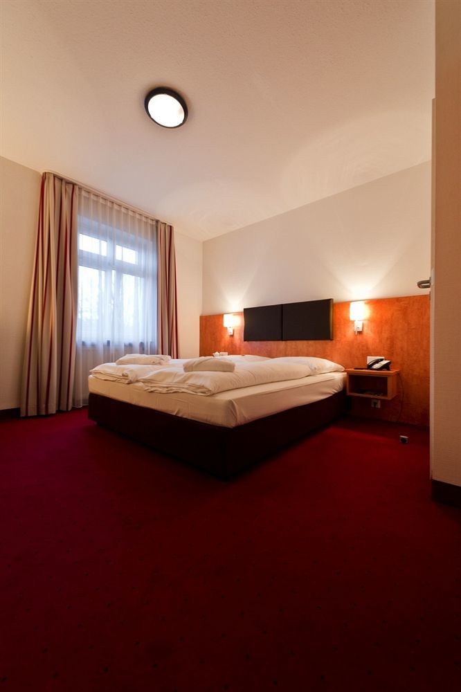 Hotel Neuwirtshaus Stuttgart Eksteriør billede
